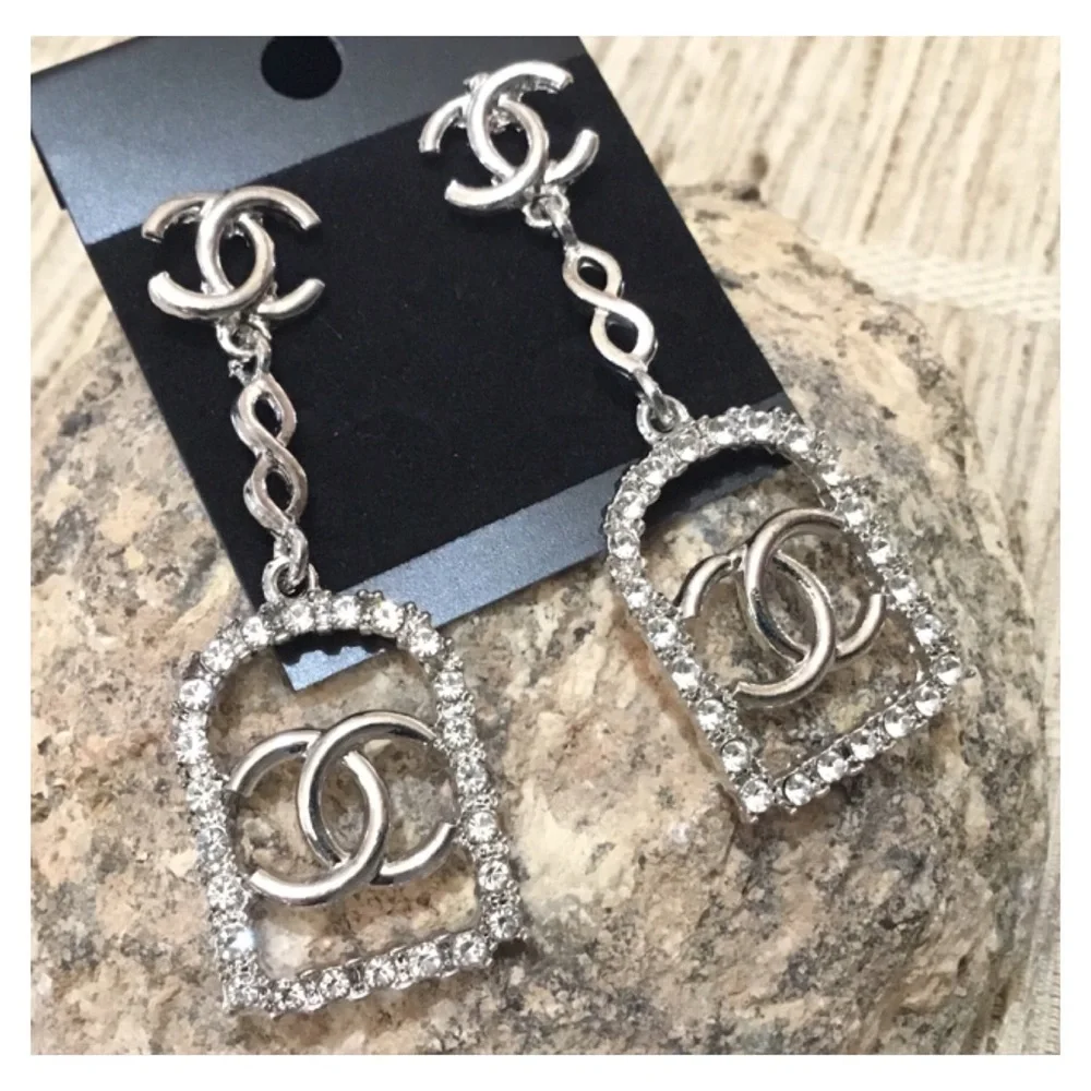 Fashionable White Silver Rhinestone Earrings